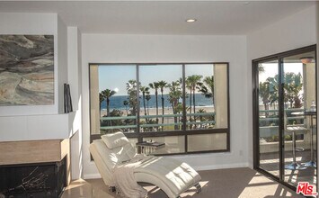 110 Ocean Park Blvd in Santa Monica, CA - Building Photo - Building Photo