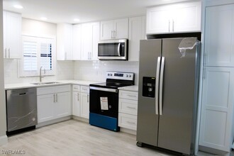 16380 Dublin Cir in Ft. Myers, FL - Foto de edificio - Building Photo