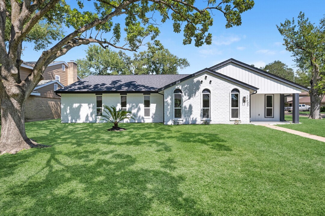 11402 Ash Creek Dr in Houston, TX - Building Photo