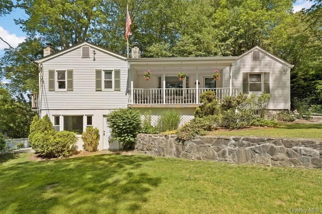 13 Split Rock Rd in Mahopac, NY - Foto de edificio