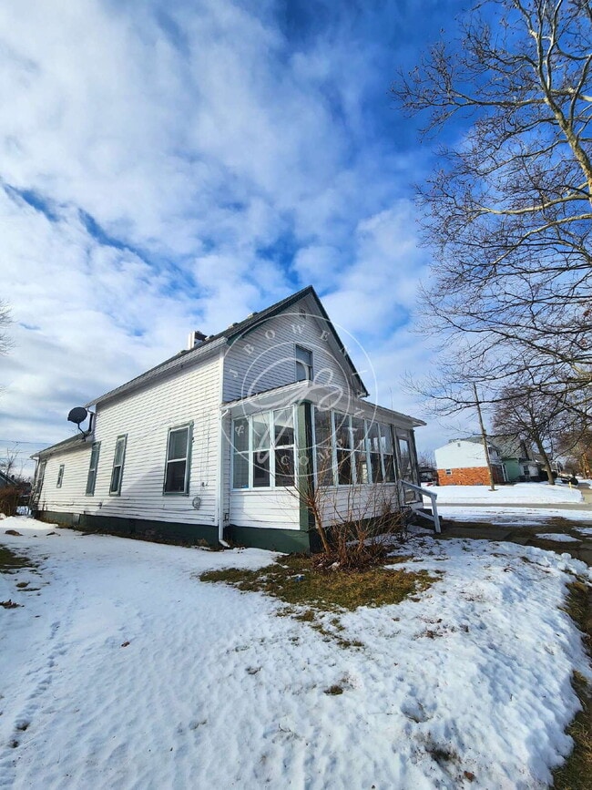 property at 751 Fernwood Ave