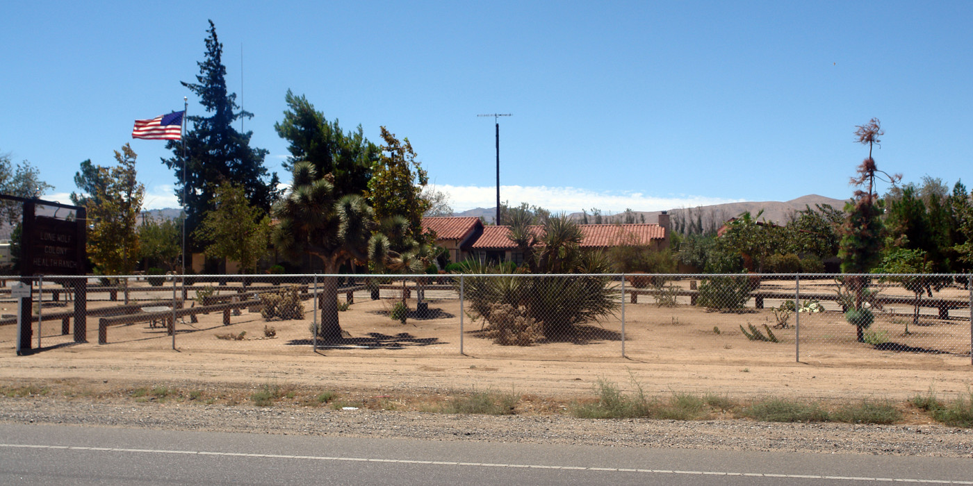 23200 Bear Valley Rd in Apple Valley, CA - Building Photo