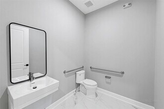 1325 Main St in Katy, TX - Building Photo - Building Photo