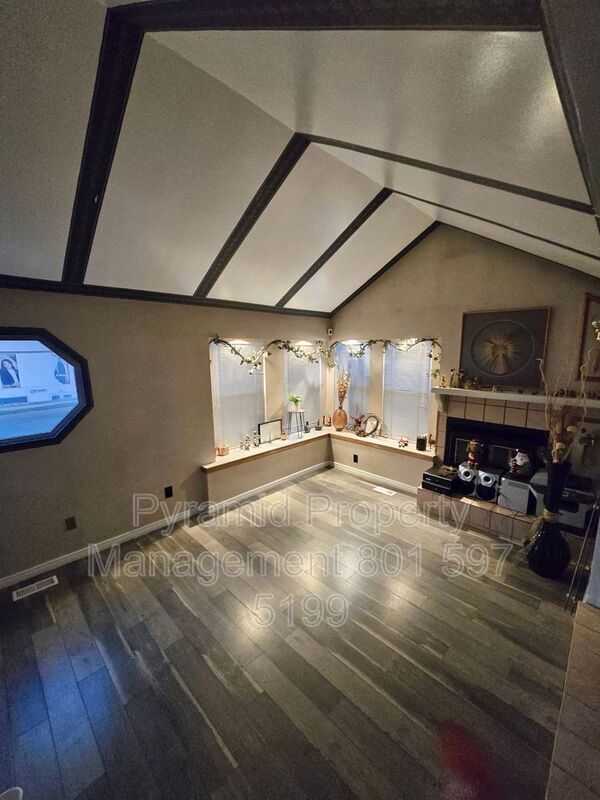 2000 W 5400 S in Salt Lake City, UT - Building Photo - Building Photo