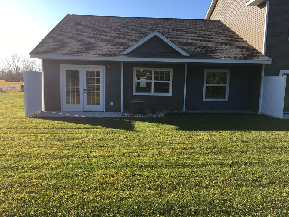 River Pointe Townhomes in Thief River Falls, MN - Building Photo