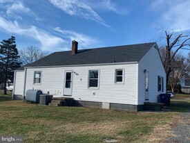 110 Pershing Ave NW in Leesburg, VA - Building Photo