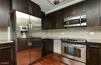 511 100th Ave NE in Bellevue, WA - Foto de edificio - Building Photo