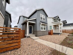 3325 N Coolidge Wy in Aurora, CO - Building Photo - Building Photo