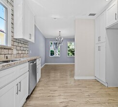10238 Mather Ave in Sunland, CA - Foto de edificio - Building Photo