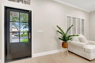 1050 Delray Lakes Dr in Delray Beach, FL - Building Photo - Building Photo