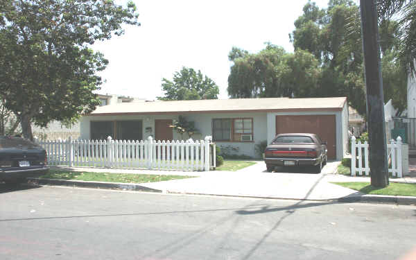 7238-7242 1/2 Exeter St in Paramount, CA - Building Photo