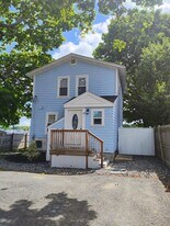 24 Logan St, Unit Unit C in Warwick, RI - Building Photo