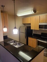 6400 Christie Ave, Unit 3128 in Emeryville, CA - Building Photo - Building Photo