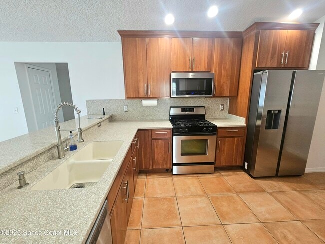 1945 Fabien Cir in Melbourne, FL - Foto de edificio - Building Photo