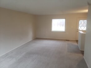 7939 E Cree Lake Dr S in Kendallville, IN - Building Photo - Building Photo