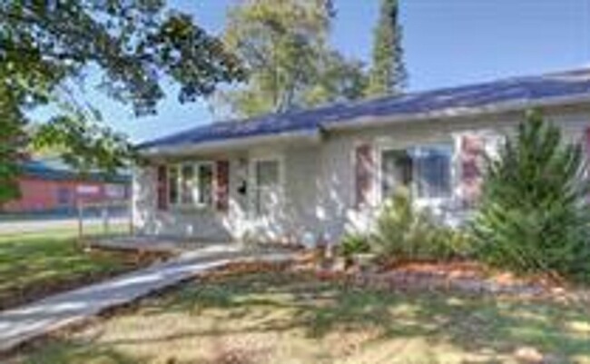 property at 822 W Hill St