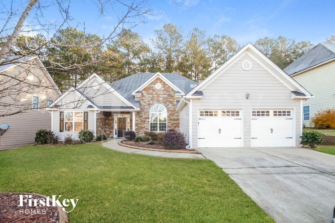 154 Silver Oak Dr in Dallas, GA - Building Photo