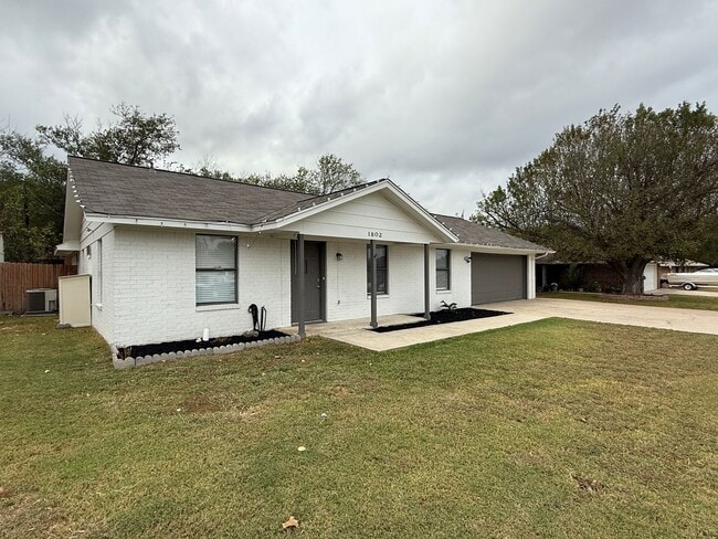 1802 Big Bend Dr in Killeen, TX - Building Photo - Building Photo
