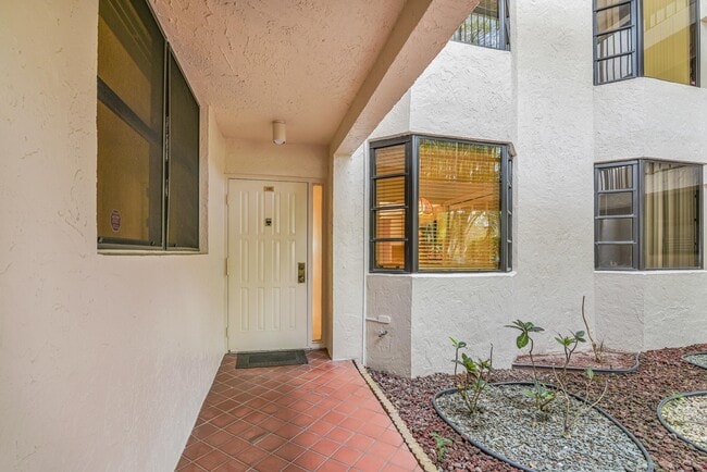6620 Boca Del Mar Dr in Boca Raton, FL - Building Photo - Building Photo