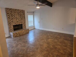 8111 Baywood Dr in Austin, TX - Building Photo - Building Photo