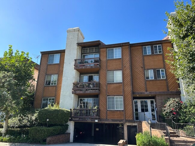 property at 1433 Barry Ave