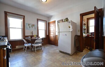 44 Easton St, Unit 2 in Boston, MA - Foto de edificio - Building Photo