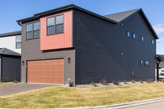 Canvas at Inver Grove Heights in Inver Grove Heights, MN - Foto de edificio - Building Photo