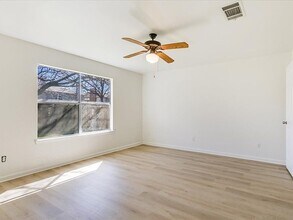 21304 Byerly Turk Dr in Pflugerville, TX - Building Photo - Building Photo