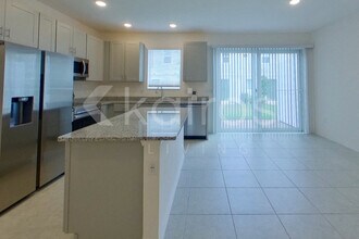 34161 Rogallo Ln in Wesley Chapel, FL - Building Photo - Building Photo