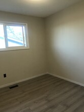 914 Shearwater St in Victoria, BC - Building Photo - Building Photo