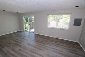 2131 Kensington Dr in Dayton, OH - Building Photo - Building Photo