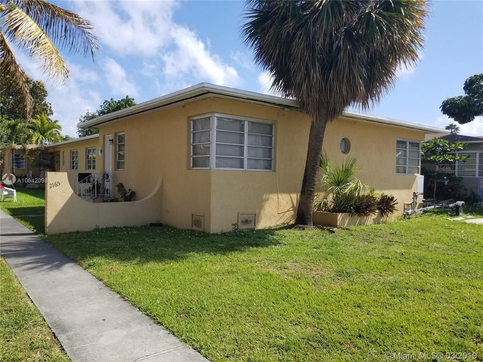 2165 Bay Dr-Unit -16 in Miami Beach, FL - Building Photo