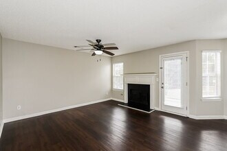 4705 Bald Eagle Way in Douglasville, GA - Foto de edificio - Building Photo