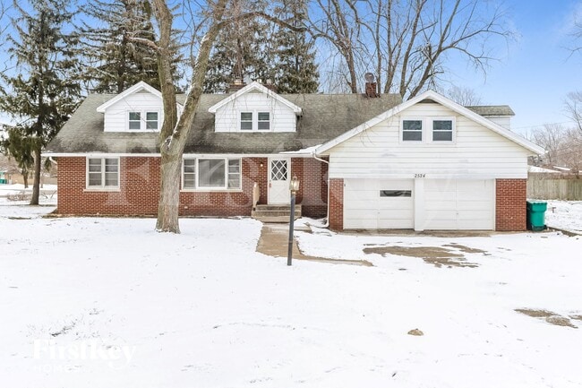 property at 2524 Golfview Dr