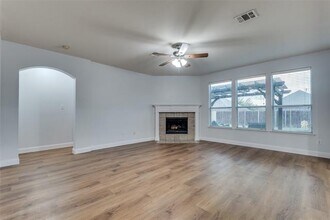 300 Dover Heights Trail in Mansfield, TX - Building Photo - Building Photo