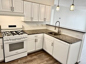 215 Beach St in West Haven, CT - Building Photo - Building Photo