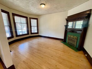 2570 N Murray Ave in Milwaukee, WI - Building Photo - Building Photo