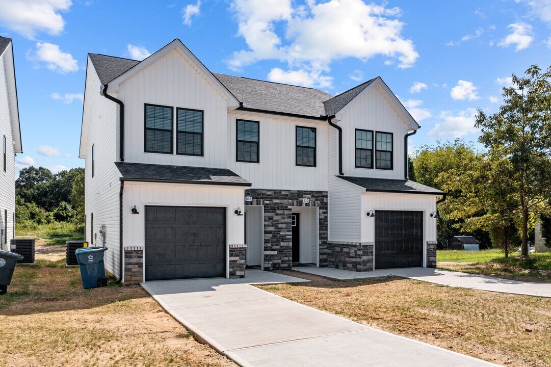814 Crown Point Dr in Salisbury, NC - Building Photo