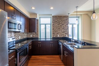 Park Pacific Luxury Apartments in St. Louis, MO - Foto de edificio - Interior Photo