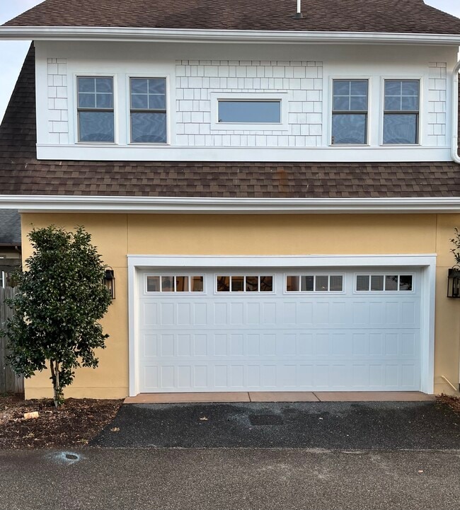 106 Caty Ln, Unit 106 in Charlottesville, VA - Foto de edificio - Building Photo