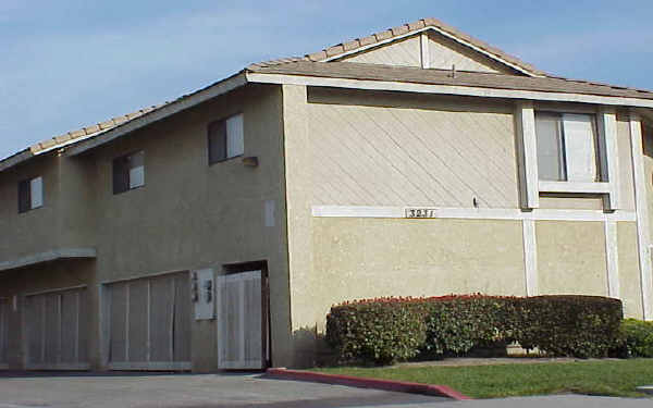 3231 Triumph Ln in Ontario, CA - Building Photo