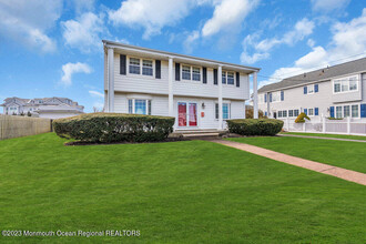 7 Howell Ave in Spring Lake, NJ - Building Photo - Building Photo