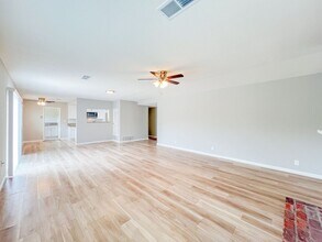 1529 E 19th St in Santa Ana, CA - Foto de edificio - Building Photo