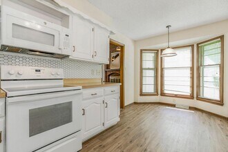 Spacious Shawnee Home Near Mill Creek Stre in Shawnee, KS - Building Photo - Building Photo