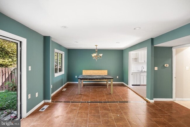 2696 Seville Cir in Woodbridge, VA - Foto de edificio - Building Photo