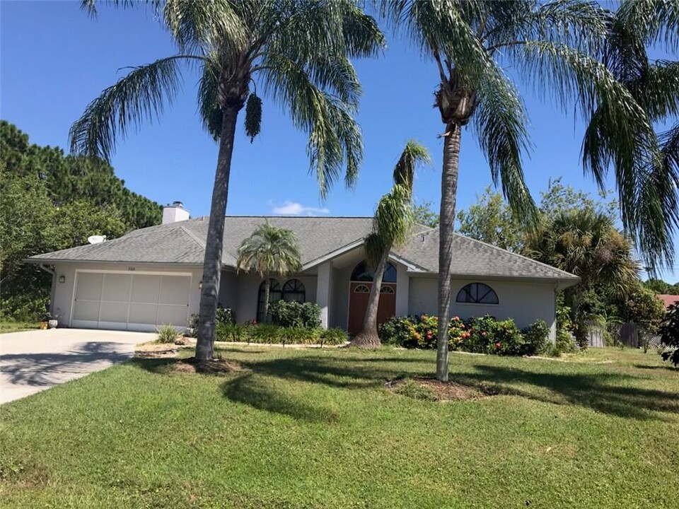 7160 Carlsbad Terrace in Englewood, FL - Building Photo