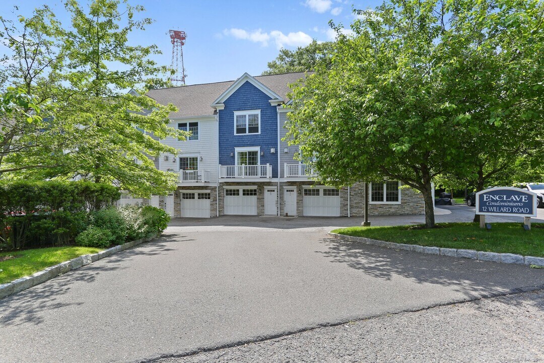 12 Willard Rd in Norwalk, CT - Building Photo