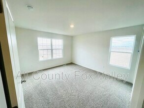 858 Briar Gln Ct in Hampshire, IL - Building Photo - Building Photo