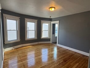 2393 Main St, Unit 3 in Bridgeport, CT - Building Photo - Building Photo