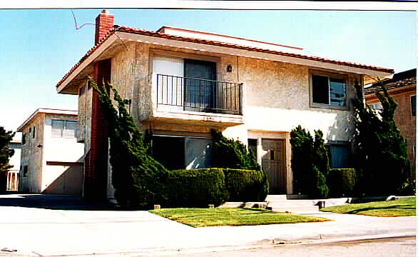 16892 Hoskins St in Huntington Beach, CA - Building Photo - Building Photo